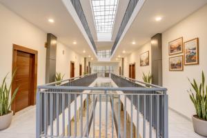 Voodi või voodid majutusasutuse FabHotel The Royal Kishan Complex toas