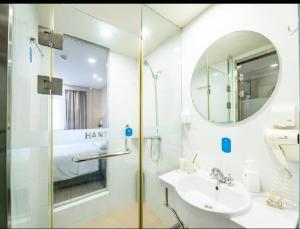 Ένα μπάνιο στο Hanting Hotel Shenzhen Taian Subway Station