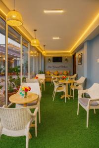 Χώρος καθιστικού στο The Grand - A Premium Hotel near ISBT SIMLA