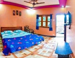 Ένα ή περισσότερα κρεβάτια σε δωμάτιο στο New Aarya Homestay Tarkarli