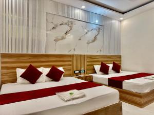 Postel nebo postele na pokoji v ubytování Hotel Krishna Kripa Palace