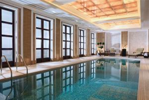 a swimming pool in a hotel with windows and a ceiling at Four Seasons Hotel Hangzhou at West Lake in Hangzhou