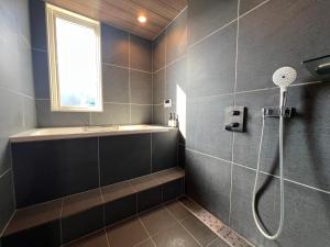 Koupelna v ubytování KIBEJE Hakuba by JAMSZ ROYALE + 18 fotografií