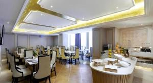 Un lugar para sentarse en Vienna Hotel Jiangxi Shangrao High-Speed Railway Station