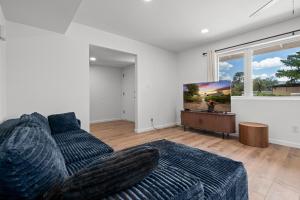 Un lugar para sentarse en Modern 5BR Retreat l Cozy l Spacious Work-Friendly