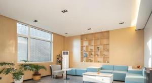 O zonă de relaxare la GreenTree Inn Express Qingdao Jiaodong International Airport