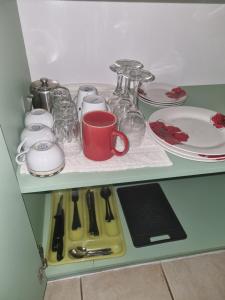 Příslušenství pro přípravu čaje a kávy v ubytování 1st T Motel