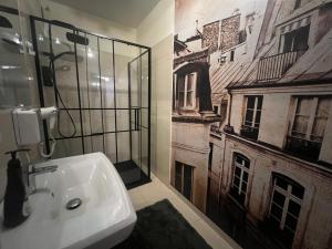 Phòng tắm tại Coffe House - hostel w centrum miasta - pokoje do wynajęcia