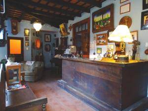 a bar in a living room with a couch at Posada San Sebastian in Antigua Guatemala