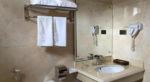 Ένα μπάνιο στο Phoenix Hotel 3 +64 φωτογραφίες