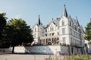 Hoone, kus hommikusöögiga majutusasutus asub