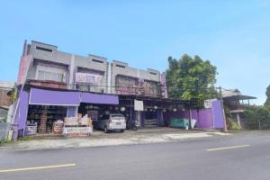 a purple building on the side of a street at Hotel O Superstar Kost Dan Homestay in Tomohon +42 photos