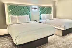 Postel nebo postele na pokoji v ubytování Wingate by Wyndham Jackson