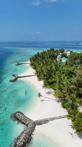 uma vista aérea de uma praia no oceano em Alimas Holiday Retreat Maldives em Felidhoo