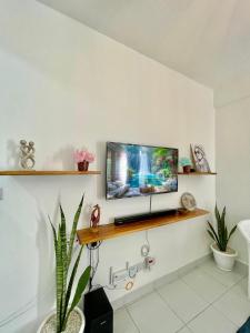 Μια τηλεόραση ή/και κέντρο ψυχαγωγίας στο Alvy 2bedroom apartment