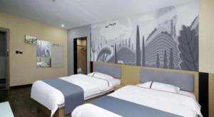 Giường trong phòng chung tại Thank Inn Hotel He'nan Xinxiang Changyuan Bo'ai Road