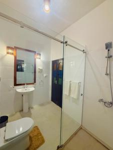 Ένα μπάνιο στο Almayans Bungalow +67 φωτογραφίες