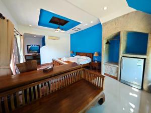 TV a/nebo společenská místnost v ubytování The Moon Rabbit Resort Pai