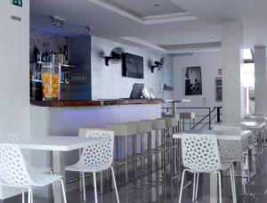 TV a/nebo společenská místnost v ubytování Prassa 3 Boutique Hotel