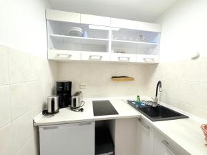 Køkken eller tekøkken på Bungalow im Garten in Wiek + 13 billeder