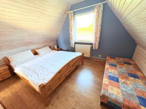 a bedroom with a bed and a window at Ferienhaus Nele - ein strandnahes, einfaches Haus in Breege