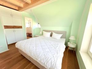 Postel nebo postele na pokoji v ubytování Ferienhaus Heimathafen Dranske