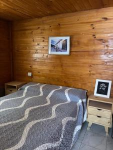 Ένα ή περισσότερα κρεβάτια σε δωμάτιο στο Cabaña Cachi