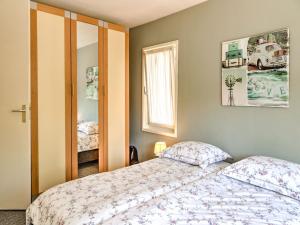 Postel nebo postele na pokoji v ubytování Stunning apartment in Schoorl, North Hollandâ you can bike to the beach