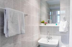 Koupelna v ubytování Hotel Oiti + 24 fotografií