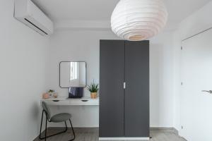 a desk with a mirror and a chair in a room at Satu Granada Modern Apartment in the Albaicín in Granada