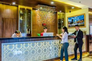 Επισκέπτες που μένουν στο Sunbreeze Hotel