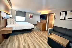 Postel nebo postele na pokoji v ubytování Hawthorn Extended Stay by Wyndham Jackson