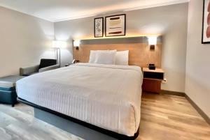 Postel nebo postele na pokoji v ubytování Hawthorn Extended Stay by Wyndham Jackson