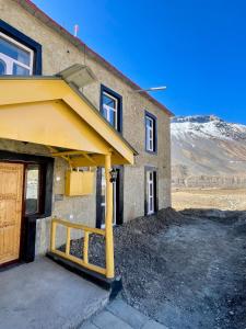 Γενική θέα στο βουνό ή θέα στο βουνό από  αυτό το δωμάτιο σε οικογενειακή κατοικία