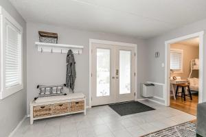 Billede fra billedgalleriet på South Wind - Modern Condo in Collingwood - Sleep 5 i Collingwood