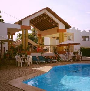 Swimming pool sa o malapit sa Habitation Hatt Hotel