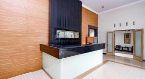 Η κουζίνα ή μικρή κουζίνα στο Super OYO 2436 Hotel Kencana