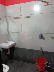 Et badeværelse på CRS RED & WHITE HOMESTAY