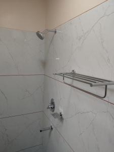 Ένα μπάνιο στο Majestic LAKEVIEW