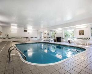 a large swimming pool in a hotel room at Quality Inn Dayton North - Vandalia in Murlin Heights +136 photos