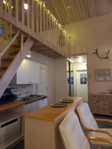 Η κουζίνα ή μικρή κουζίνα στο Villa Ateljee