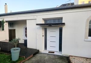 Το κτήριο όπου στεγάζεται  το διαμέρισμα