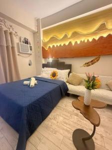 Ένα ή περισσότερα κρεβάτια σε δωμάτιο στο JNC Suites +1 φωτογραφίες