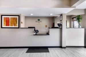 a waiting room at a quality clinic at Quality Inn McComb in McComb +32 photos