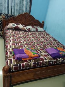 Ένα ή περισσότερα κρεβάτια σε δωμάτιο στο Sri Gurudatta Nilayam