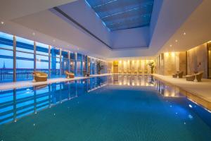 Bazén v ubytování Crowne Plaza Zhangzhou by IHG nebo v jeho okolí