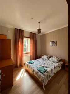 Postel nebo postele na pokoji v ubytování Rahat + 7 fotografií