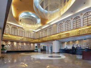 Khu vực sảnh/lễ tân tại Vienna Hotel 5.0 Qingyuan City Plaza Lianjiang Road