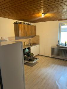 an empty room with a kitchen with a sink and a window at Basic Monteurzimmer Work & Stay in Kempten