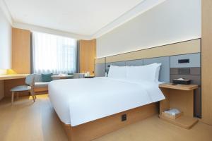 Postel nebo postele na pokoji v ubytování JI Hotel Shenzhen Nanyou West Subway Station + 10 fotografií